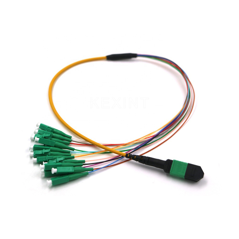OM3 OM4 G657A สายเคเบิลลำตัวไฟเบอร์ออปติก 24 แกนตัวเชื่อมต่อ MTP MPO LC